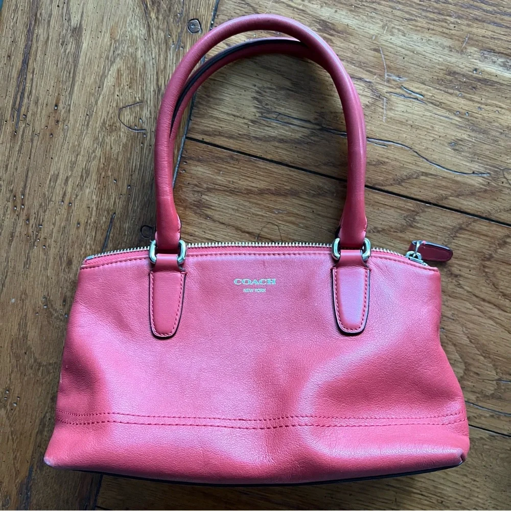 Red Coach Mini - Picture 4 of 4